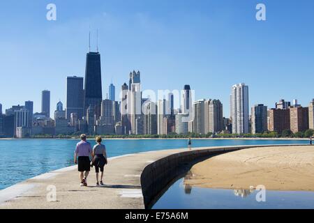 Chicago, Illinois, USA. 7. September 2014. Wetter: Nach ein Morgen mit einem kühlen Herbst angenehme Temperaturen wich, genießen Sie Chicagoans einen schönen Tag in der Stadt am Seeufer. Bildnachweis: Todd Bannor/Alamy Live-Nachrichten Stockfoto