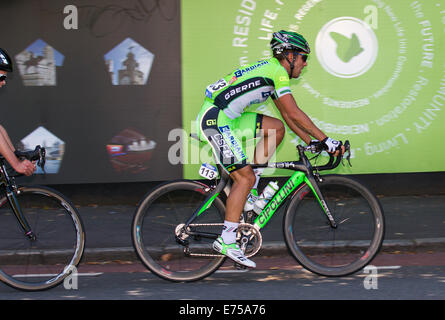Liverpool, Merseyside, England 7. September 2014. Italienischen Konkurrenten Sonny Colbrelli No.113 Tour of Britain. Tausende Zuschauer säumten die Straßen von Liverpool, einige der weltweit bekanntesten Radfahrer beobachten, wie die Tour of Britain in Gang gesetzt. Die Stadt Gastgeber der Grand abzuweichen, die Fahrer auf einer Schleife rund um die Innenstadt auf den Weg sah. Riesige Menschenmengen versammelten sich und jubelten, als die Fahrer acht Runden von der Uferpromenade, um Sefton Park und zurück begann. Bildnachweis: Mar Photographics/Alamy Live-Nachrichten Stockfoto