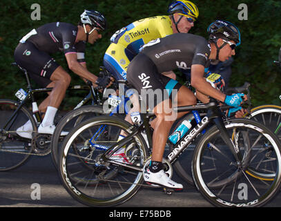Liverpool, Merseyside, England 7. September 2014. Wettbewerber 2, 195, 21 Sebastian Gomez Henao aus Columbia, Rasmus Guldhammer Dänemark & Kristian House GBR bei der Tour of Britain. Tausende Zuschauer säumten die Straßen von Liverpool, einige der weltweit bekanntesten Radfahrer beobachten, wie die Tour of Britain in Gang gesetzt. Die Stadt Gastgeber der Grand abzuweichen, die Fahrer auf einer Schleife rund um die Innenstadt auf den Weg sah. Riesige Menschenmengen versammelten sich und jubelten, als die Fahrer acht Runden von der Uferpromenade, um Sefton Park und zurück begann. Bildnachweis: Mar Photographics/Alamy Live-Nachrichten Stockfoto