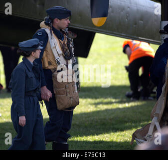 Lincolnshire, UK. 7. Sep, 2014. sah eine öffentliche Spektakel und einzigartigen Moment in der Geschichte der Luftfahrt im Aviation Heritage Centre in Lincolnshire, East Kirkby, Lincs PE23 4DE.  Medien war eingeladen, wie die Welt nur Lancaster-Bomber fliegen ist (die RAF ist Lancaster "Klopfer" und die kanadische Lancaster "Vera") überflog Großbritanniens nur andere laufende Lancaster "Nur Jane", als es auf dem Laufsteg am Lincs Aviation Heritage Centre rollte.  20 BILDER VON DER SHOW. Stockfoto