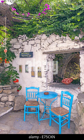 Einer malerischen traditionellen Ecke im Hof einer traditionellen Bäckerei in Volax Dorf, Insel Tinos, Kykladen, Griechenland Stockfoto