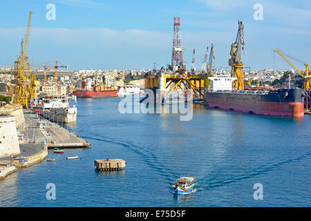 Hafenanlagen und Reparatur Yards einschließlich der Transocean Amirante Bohranlage Plattform Grand Harbour Valletta Malta Mittelmeer Europa Valetta Stockfoto