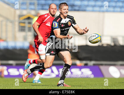 Oxford, UK. 07. Sep, 2014. Gareth am übergibt an seinen drei Viertel während der Aviva Premiership Rugby-Match zwischen London Welsh und Exeter Chiefs. Bildnachweis: Aktion Plus Sport/Alamy Live-Nachrichten Stockfoto