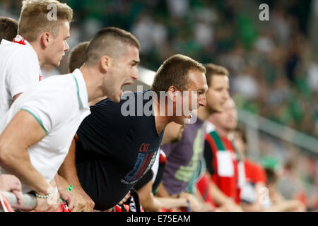 Budapest, Ungarn. 7. September 2014. Enttäuscht ungarischen Fans Schimpfen gegen Trainer Attila Pinter während Ungarn vs. Nordirland UEFA Euro 2016 Qualifizierer Fußballspiels bei Groupama-Arena am 7. September 2014 in Budapest, Ungarn. Bildnachweis: Laszlo Szirtesi/Alamy Live-Nachrichten Stockfoto