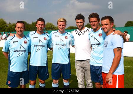 Poole, UK. 07. Sep, 2014. Benefizspiel zugunsten der MND leidende Andrew Culliford. Russell Beardsmore (Ex-Man Utd), Stephen Purches (Ex-AFC Bournemouth), AFC Bournemouth Manager Eddie Howe, CHarlie Austin (QPR, Ex-Poole Stadt), Jason Tindall (AFC Bournemouth Asst Manager), Micky Hubbard (Poole Stadt) © Aktion Plus Sport/Alamy Live News Stockfoto