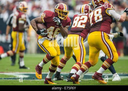 Houston, Texas, USA. 7. Sep, 2014. Washington Redskins Runningback Alfred Morris (46) trägt dem Ball während der 1. Hälfte der NFL-Spiel zwischen den Houston Texans und die Washington Redskins NRG-Stadion in Houston, TX am 7. September 2014. Bildnachweis: Trask Smith/ZUMA Draht/Alamy Live-Nachrichten Stockfoto