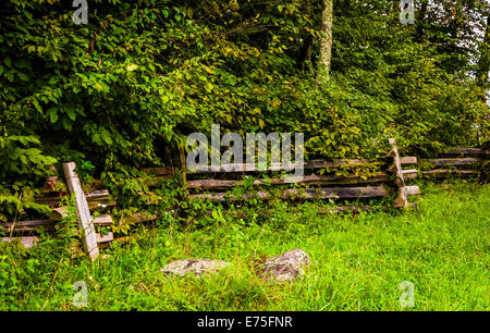Zaun am Pass Mountain Overlook im Shenandoah-Nationalpark, Virginia. Stockfoto
