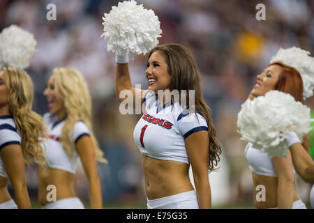 Houston, Texas, USA. 7. Sep, 2014. Die Houston Texans Cheerleader führen im 2. Halbjahr ein NFL-Spiel zwischen den Houston Texans und die Washington Redskins NRG-Stadion in Houston, TX am 7. September 2014. Bildnachweis: Trask Smith/ZUMA Draht/Alamy Live-Nachrichten Stockfoto