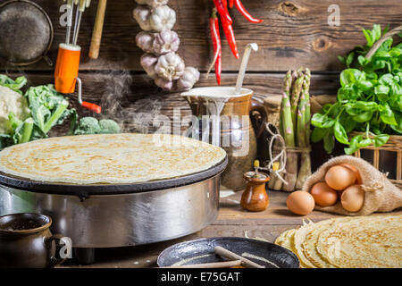 Homemade Backen Pfannkuchen auf dem Lande Stockfoto