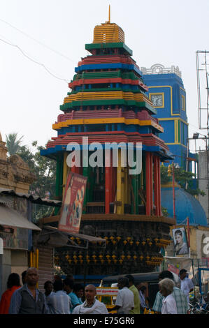 Tempel-Autos sind Streitwagen verwendet, um Darstellungen der Hindu-Götter zu tragen. Das Auto ist in der Regel an den Festivaltagen in Tiruvannamalai verwendet. Stockfoto