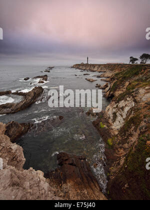 Gewitterwolken über Point Arena Lighthouse Stockfoto