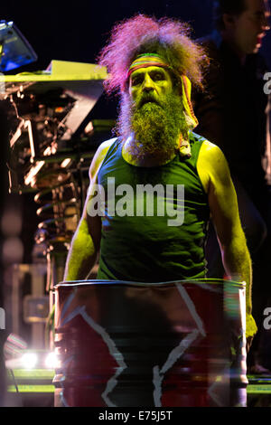 Tambours Du Bronx, eine französische industrielle Percussiongruppe führt in Turin mit extremer Energie während der Free Festival "Star 2014". © Andrea Kätzchen/Pacific Press/Alamy Live-Nachrichten Stockfoto