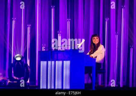 Baltimore, Maryland, USA. 6. Sep, 2014. Sängerin CHRISTINA PERRI tritt in der 1st Mariner Arena in Baltimore, Maryland © Daniel DeSlover/ZUMA Draht/Alamy Live News Stockfoto