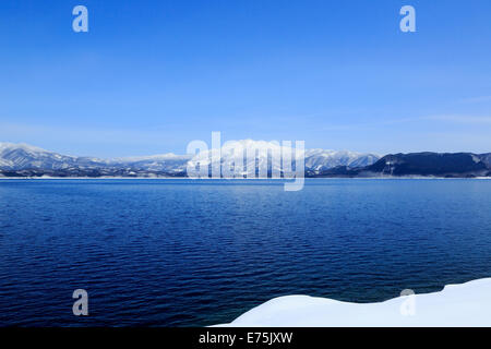 See Tazawa und Mount Akita-Komagatake Stockfoto