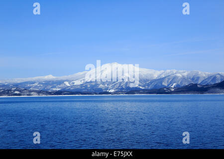 See Tazawa und Mount Akita-Komagatake Stockfoto