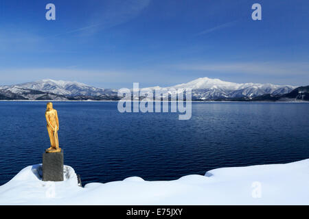 See Tazawa und Mount Akita-Komagatake Stockfoto