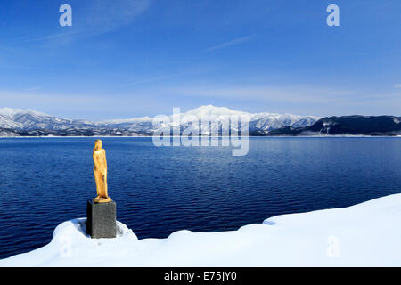 See Tazawa und Mount Akita-Komagatake Stockfoto