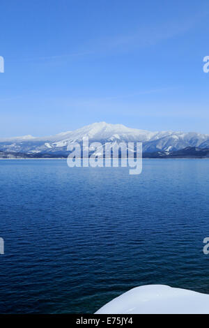 See Tazawa und Mount Akita-Komagatake Stockfoto