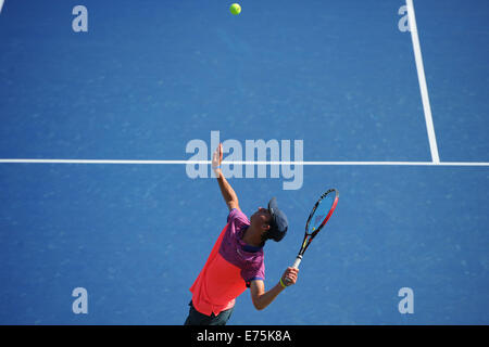 Flushing Meadows, New York, USA. 07. Sep, 2014. US Open Tennis, Junioren Herren Einzel Finale. QUentin Halys (Fra) gegen Omar Jasika (Aus). 07.09.2014. Flushing Meadows, New York, USA. US Open Tennis, Junioren Herren Einzel Finale. Quentin Halys (Fra) gegen Omar Jasika (Aus). Jasika in Aktion Credit: Action Plus Sport/Alamy Live News Stockfoto