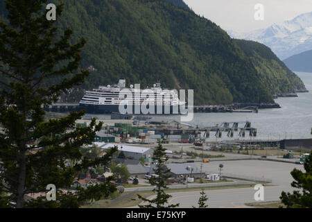 Einen herrlichen Blick auf den Yukon Highway in Alaska, USA in der Nähe von der Stadt von Skagway Stockfoto