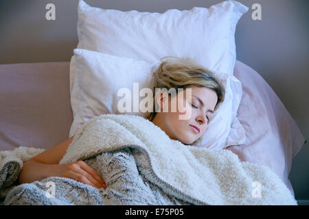 Frau schläft Stockfoto