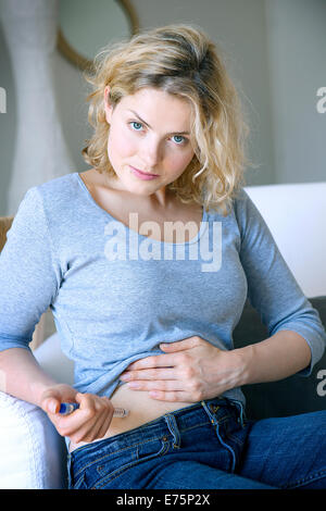 Behandlung von Diabetes, Frau Stockfoto