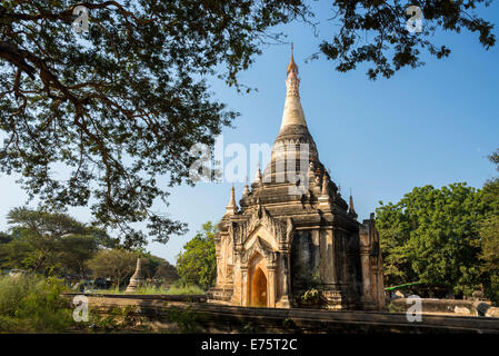 Tempel, Stupa oder Pagode in der Tempelanlage von der Hochebene von Bagan, Mandalay-Division, Myanmar oder Burma Stockfoto