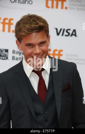 Toronto, Kanada. 06. Sep, 2014. Schauspieler Jeremy Irvine kommt bei der Premiere von "The Reach" während der 39. Toronto International Film Festival (TIFF) in Toronto, Kanada, 6. September 2014. Foto: Hubert Boesl - NO-Draht-SERVICE-/ Dpa/Alamy Live News Stockfoto