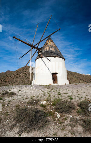 Andalusische Windmühle, Cabo de Gata-Níjar Natural Park, Andalusien, Spanien Stockfoto