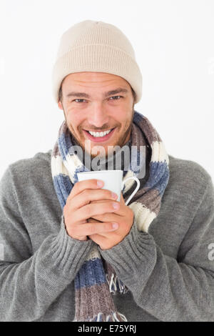 Hübscher junger Mann in warme Kleidung Stockfoto