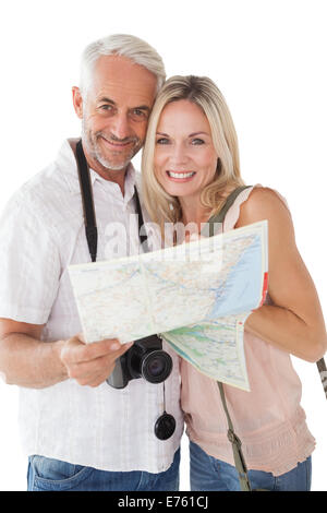 Gerne älteres paar Blick auf Karte Stockfoto