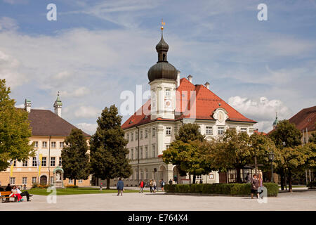 Rathaus aus dem Jahre 1908 auf dem Kapellplatz Platz in der Pilgerstadt Altötting, Oberbayern, Bayern, Deutschland, Europa Stockfoto