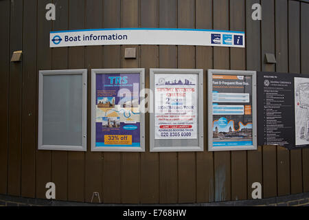 Greenwich, London - Werbung Horten Adshells rund um die britische Klipper Cutty Sark Stockfoto