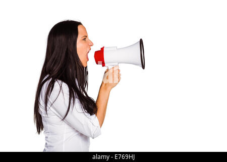 Junge Frau schreiend über Megaphon Stockfoto