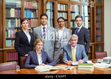 Rechtsanwälte in Kammern zusammen Stockfoto