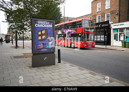 Greenwich, London - Werbung Horten Adshells rund um die Cutty Sark und National Maritime Museum, Stockfoto