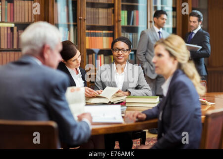 Juristen sprechen in Kammern Stockfoto