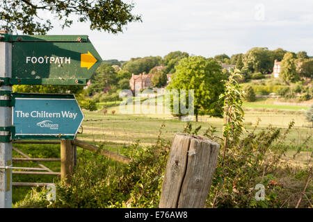 Ansicht von Ewelme, Oxfordshire, England, GB, UK, von der Chiltern Weg Fußweg. Stockfoto