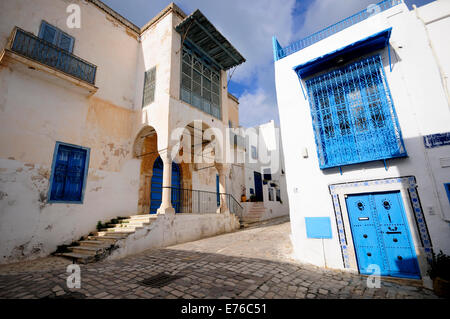 Straße von Sidi Bou gesagt. Sidi Bou sagte Andalous Dorf und UNESCO-Weltkulturerbe in der Nähe der alten Karthago Stockfoto