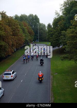 Runcorn, Halton, Cheshire, UK. 8. September 2014. Stufe 2 der Tour of Britain auf der Durchreise Runcorn, Halton auf ihrem Weg in Llandudno, Nordwales zu beenden. Bildnachweis: Dave Baxter/Alamy Live-Nachrichten Stockfoto