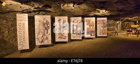 Besucher-tour durch das Salz mine in Bex. Stockfoto