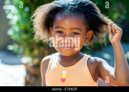 Porträt von afrikanischen Mädchen Frisur zeigen hautnah. Stockfoto