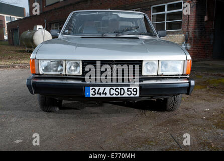 Französische Oldtimer Peugeot 604, Anfang der 80er Jahre Modell Stockfoto