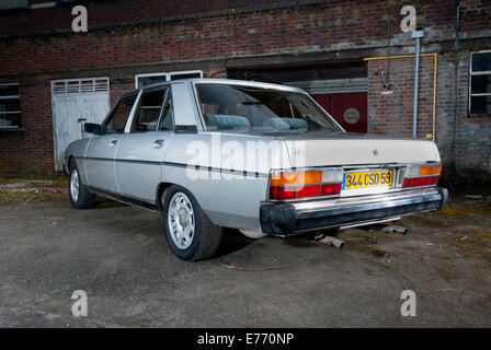 Französische Oldtimer Peugeot 604, Anfang der 80er Jahre Modell Stockfoto