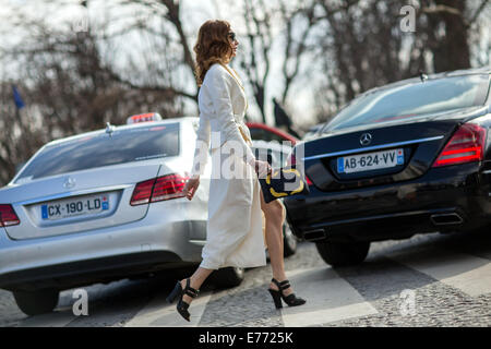 Paris Fashion Woche Damenmode Herbst/Winter 2014-2015 - Streetfashion - Tag 8 Mitwirkende: Ece Schule wo: Paris, Frankreich bei: 4. März 2014 Stockfoto