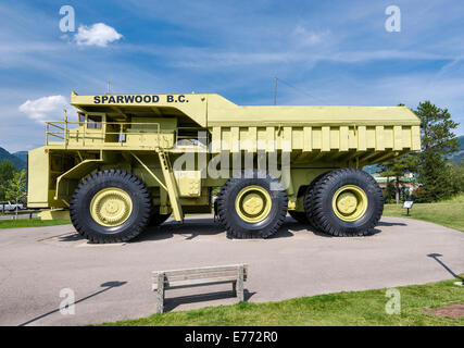 Terex Titan haul Truck für Tagebau-Minen, der größte Lastwagen der Welt, auf dem Display in Sparwood, British Columbia, Kanada Stockfoto