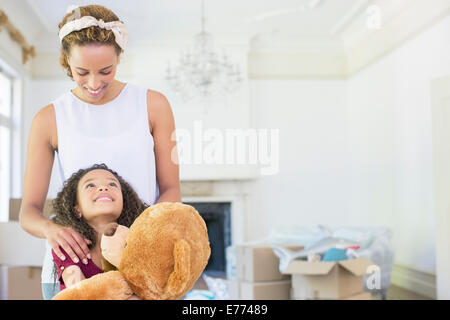 Mutter und Tochter sahen einander Stockfoto