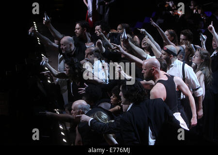 Opening Night der New Yorker Philharmoniker Sweeney Todd, Avery Fisher Hall - Akt statt.  Mitwirkende: wo gegossen: New York, New York, Vereinigte Staaten von Amerika bei: 5. März 2014 Stockfoto