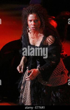 Opening Night der New Yorker Philharmoniker Sweeney Todd, Avery Fisher Hall - Akt statt.  Mitwirkende: Audra McDonald Where: New York, New York, Vereinigte Staaten von Amerika bei: 6. März 2014 Stockfoto