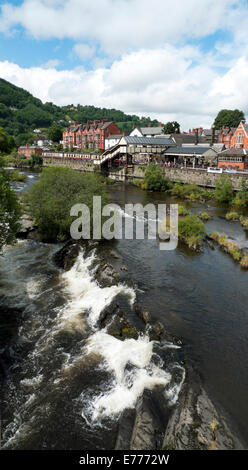 Eine vertikale Ansicht von Llangollen Railway Station und den Fluss Dee in Denbighshire, North Wales, UK KATHY DEWITT Stockfoto